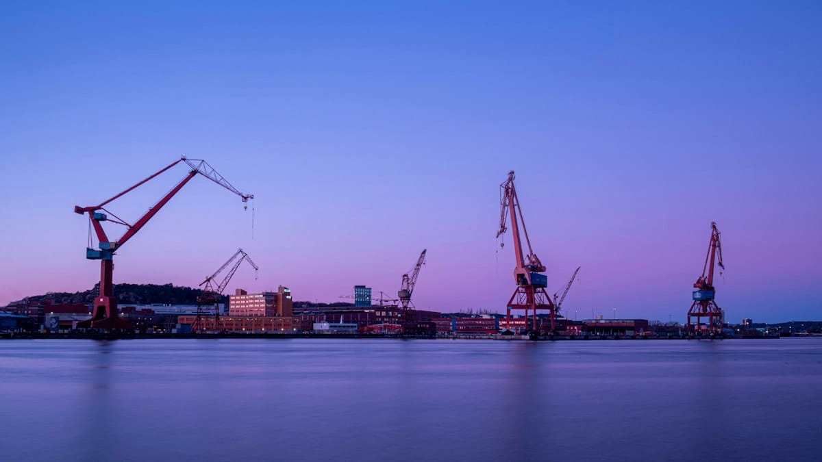 Hamnkran vid älven i Göteborg